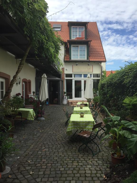Отель Alter Winzerhof Weisenheim Am Berg E.K. Экстерьер фото