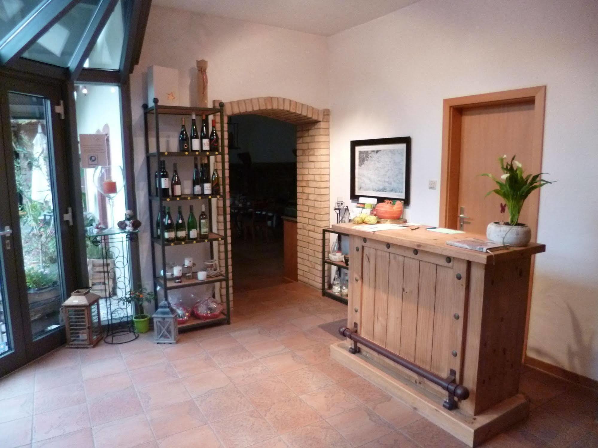 Отель Alter Winzerhof Weisenheim Am Berg E.K. Экстерьер фото
