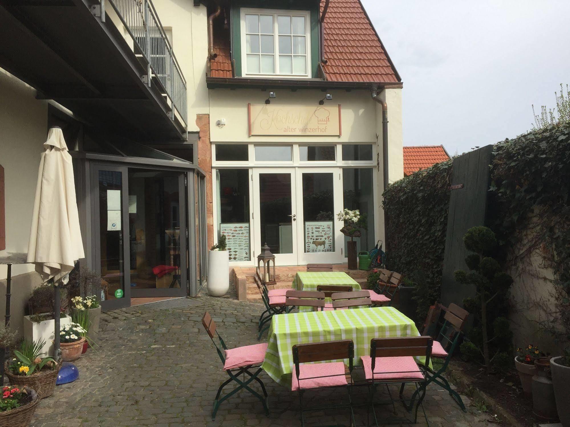 Отель Alter Winzerhof Weisenheim Am Berg E.K. Экстерьер фото