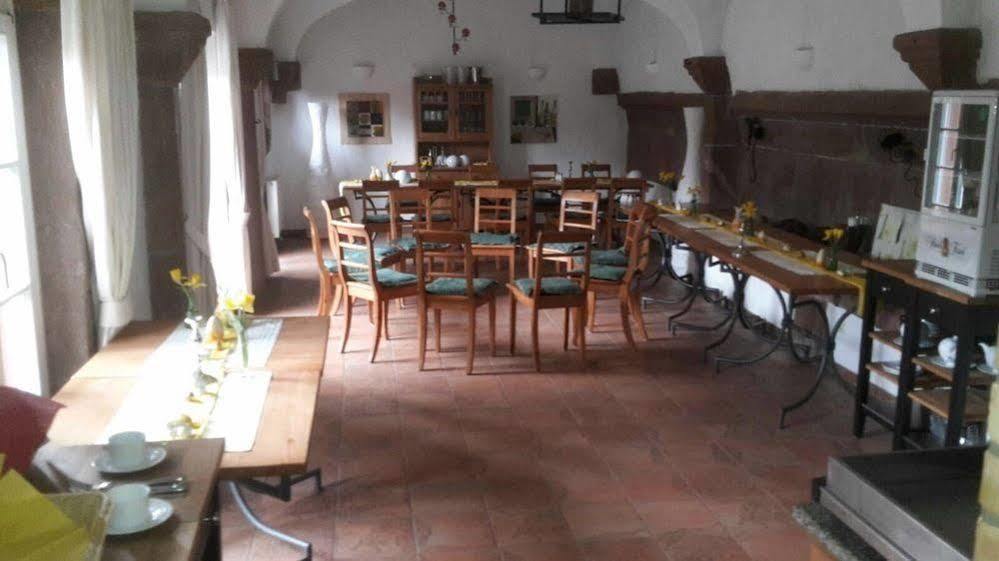 Отель Alter Winzerhof Weisenheim Am Berg E.K. Экстерьер фото