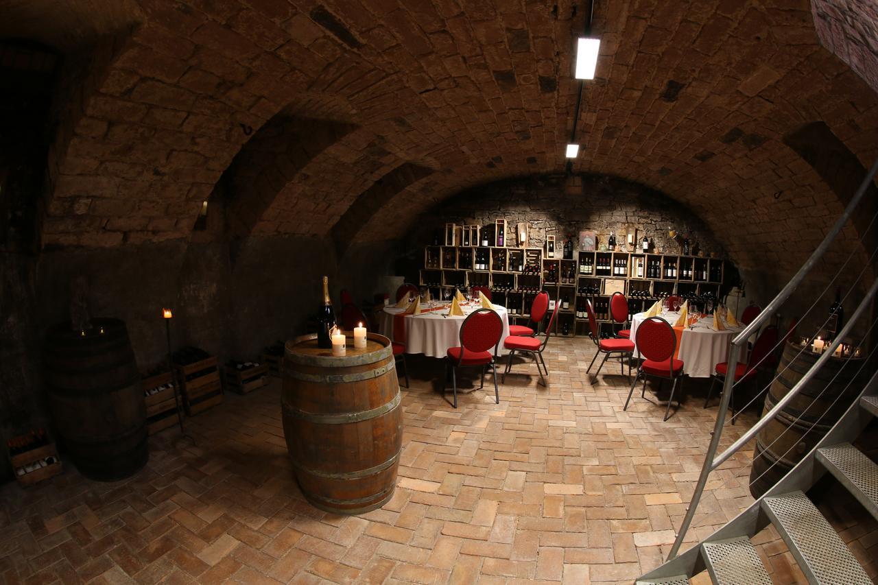 Отель Alter Winzerhof Weisenheim Am Berg E.K. Экстерьер фото